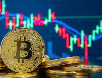 Биткойн торгуется у минимума с начала 2021 года.